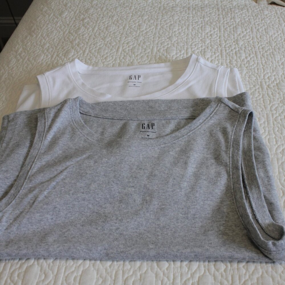 Set two Gap Tank Tops